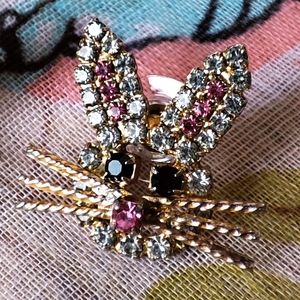 Easter Bunny Peter Rabbit Pierced Vintage Earrings Warner? Prong Set Unsigned